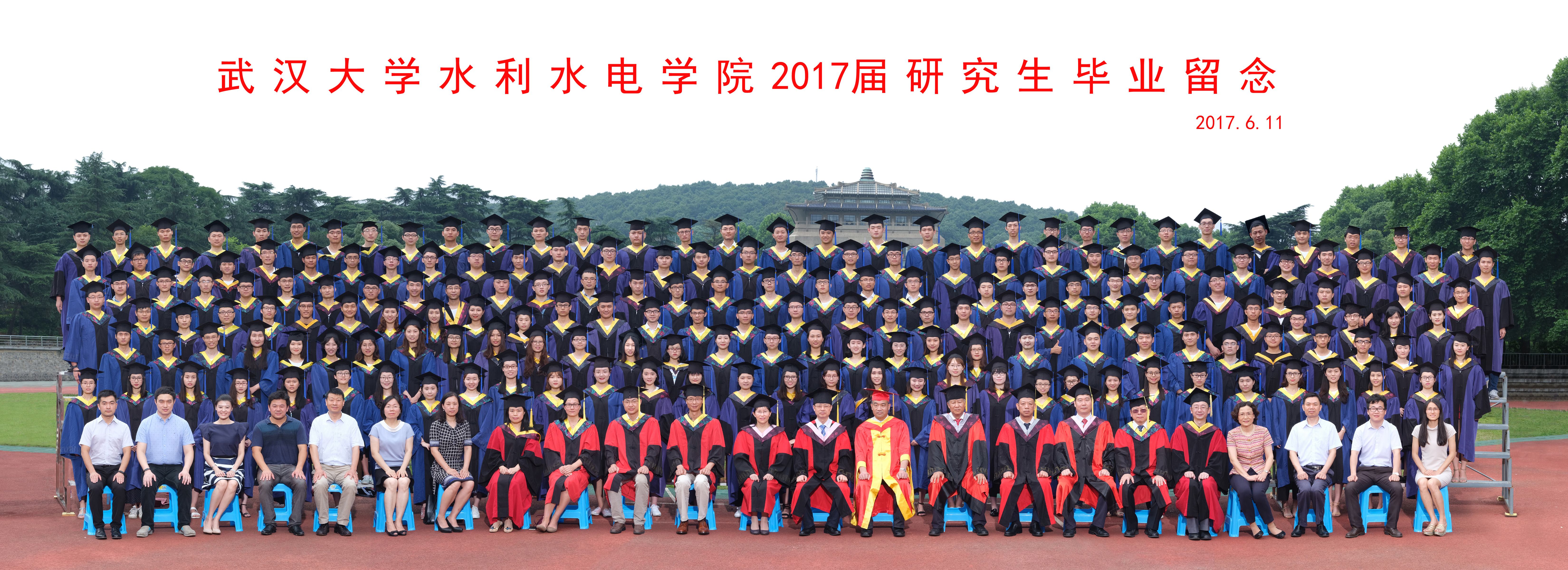 2003网站太阳集团2017届研究生毕业留念.jpg
