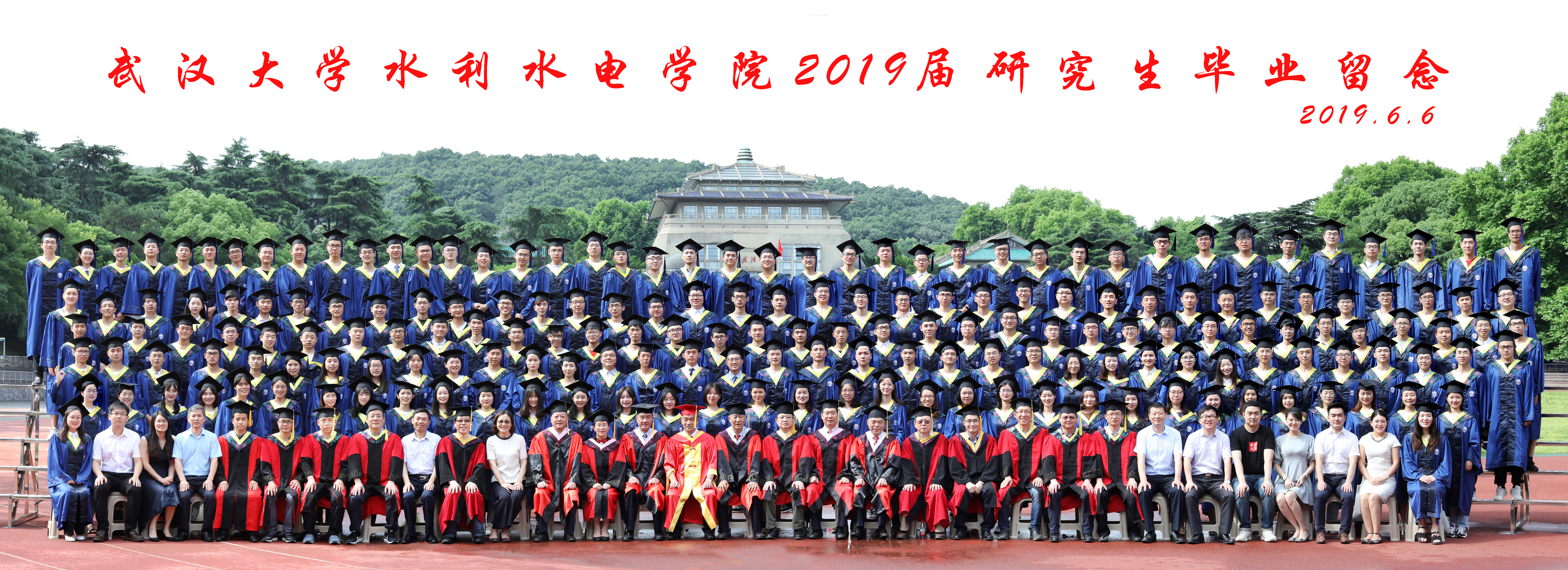 2003网站太阳集团2019届研究生毕业留念.jpg
